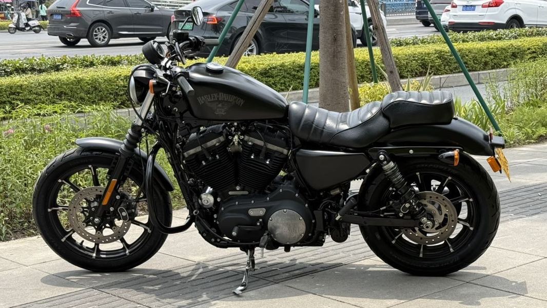 二手哈雷戴维森Iron883 硬汉