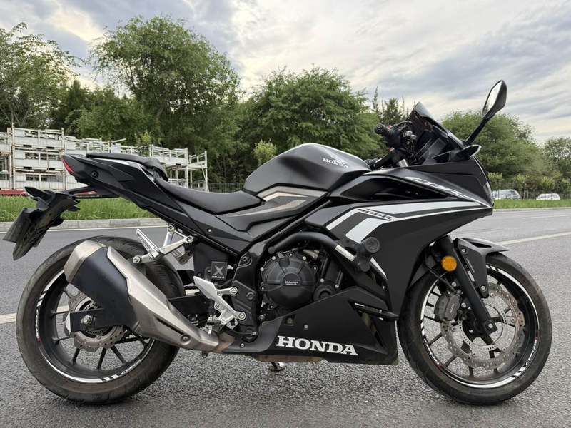 二手本田CBR400R