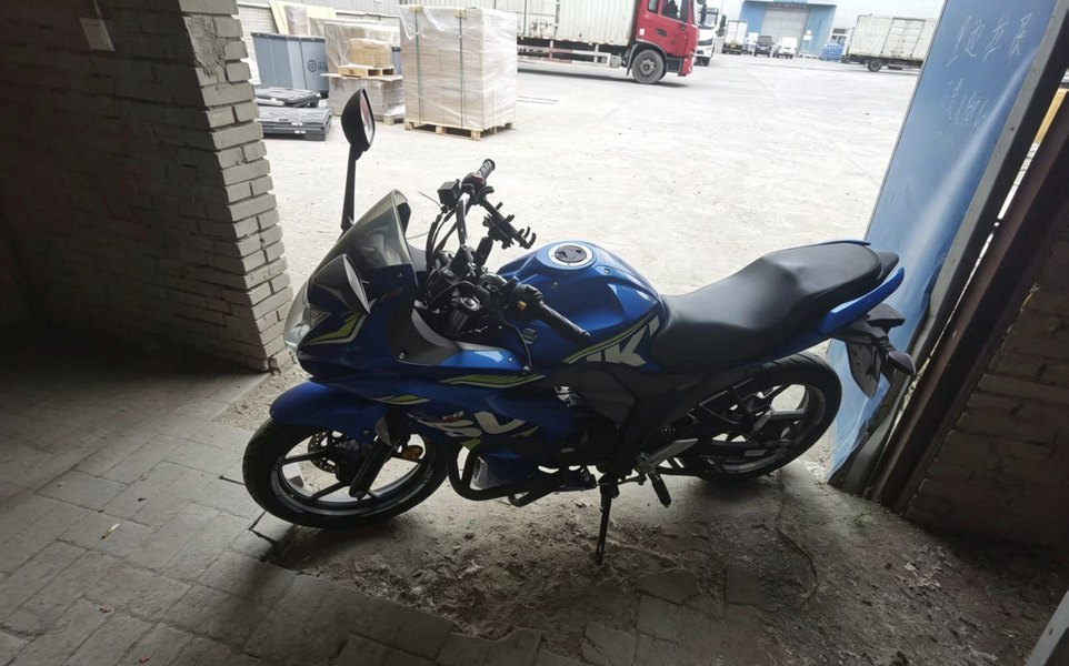 二手济南铃木极客飒 Gixxer 155