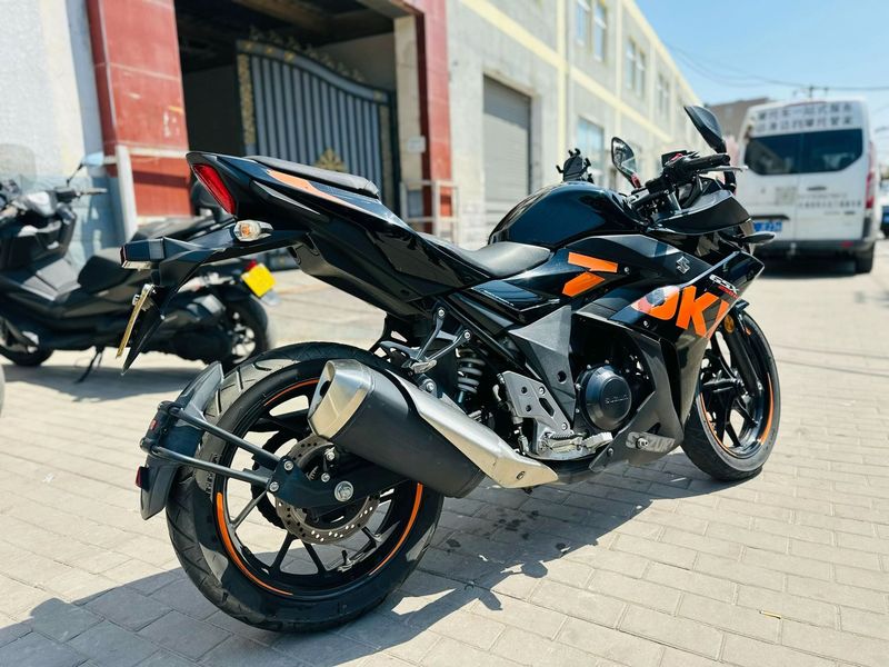 二手豪爵铃木GSX250R