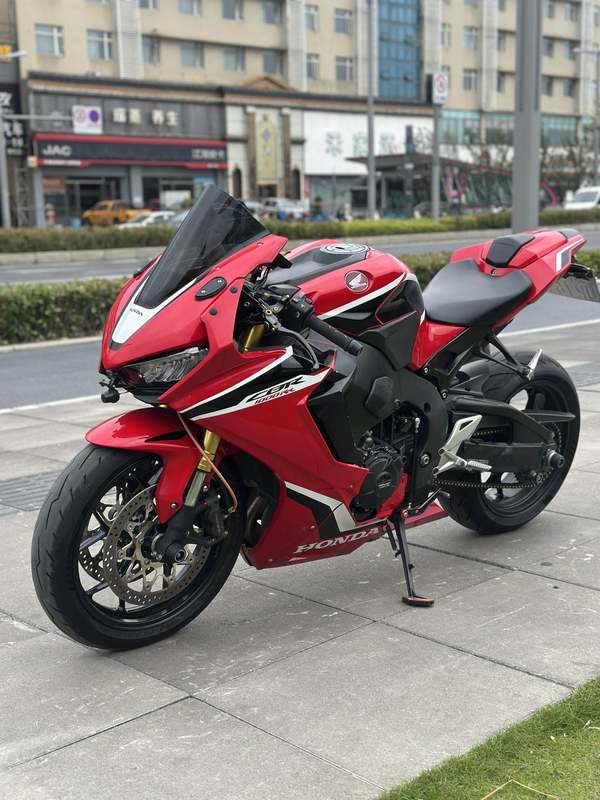 二手本田CBR 1000 RR-R