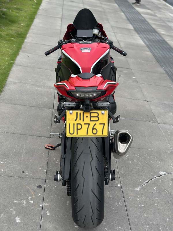 二手本田CBR 1000 RR-R