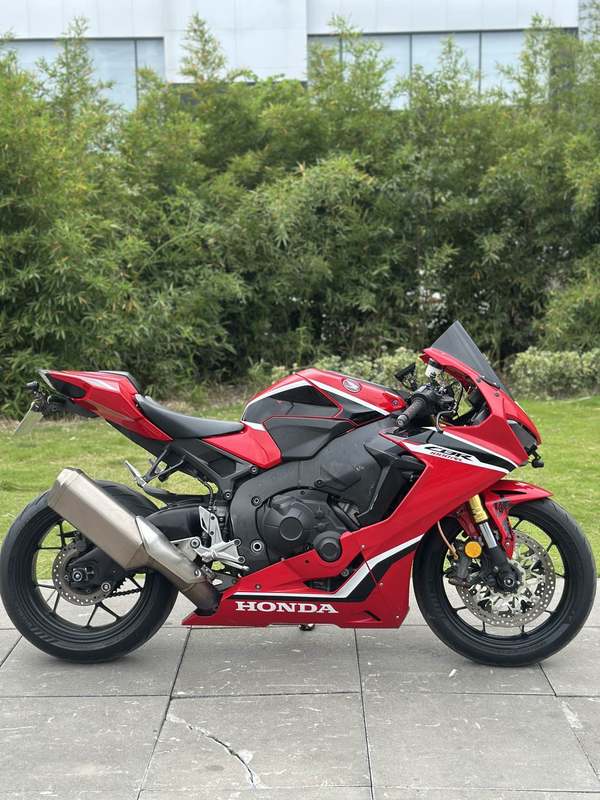 二手本田CBR 1000 RR-R