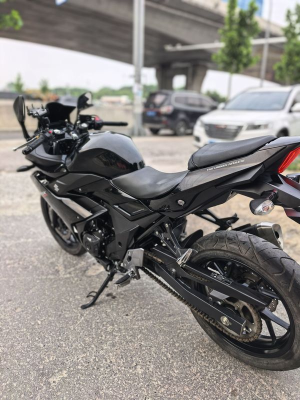 二手豪爵铃木GSX250R
