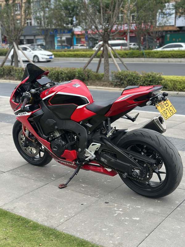 二手本田CBR 1000 RR-R