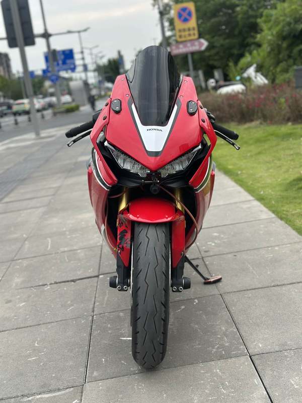 二手本田CBR 1000 RR-R