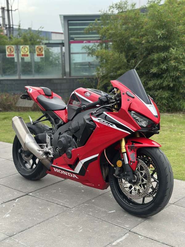 二手本田CBR 1000 RR-R