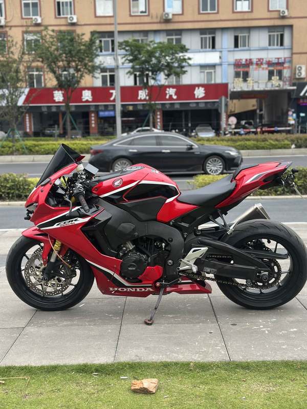 二手本田CBR 1000 RR-R