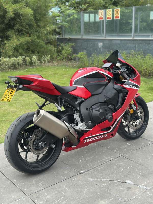 二手本田CBR 1000 RR-R