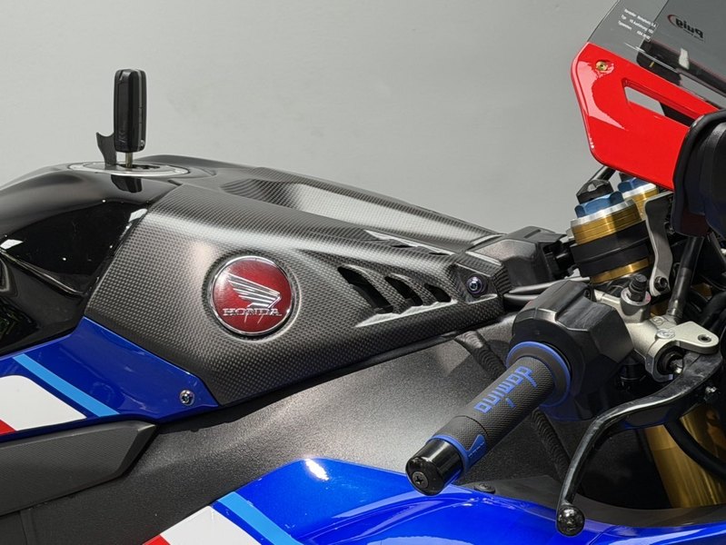 二手本田CBR 1000 RR-R