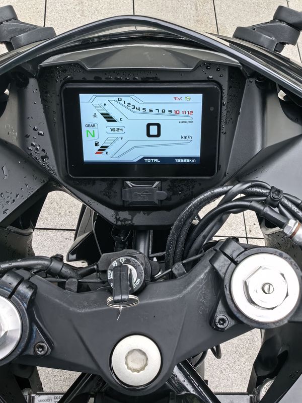 二手贝纳利龙卷风 Tornado 302R