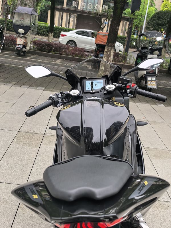 二手贝纳利龙卷风 Tornado 302R