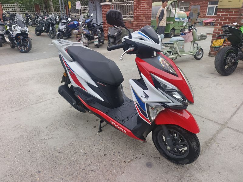 二手新大洲本田裂行 RX125Fi