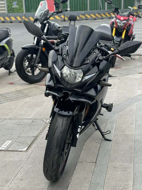 二手豪爵铃木GSX250R