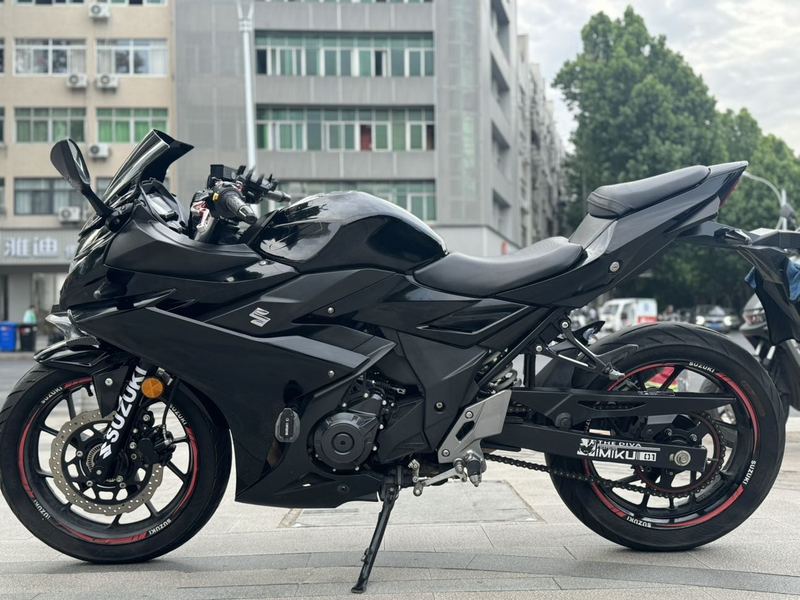 二手豪爵铃木GSX250R