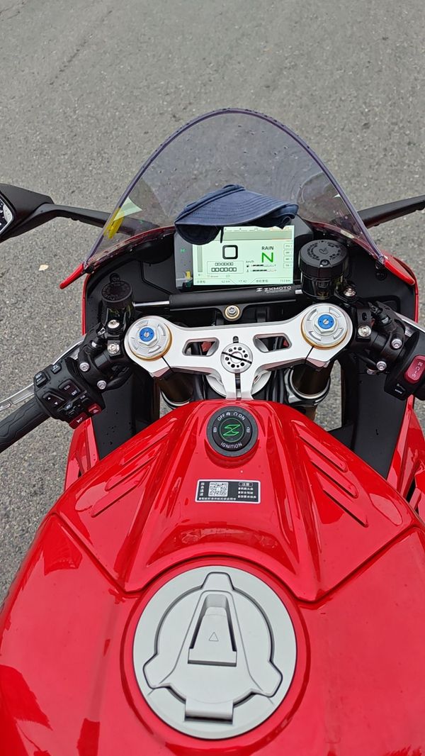 二手张雪机车820RR
