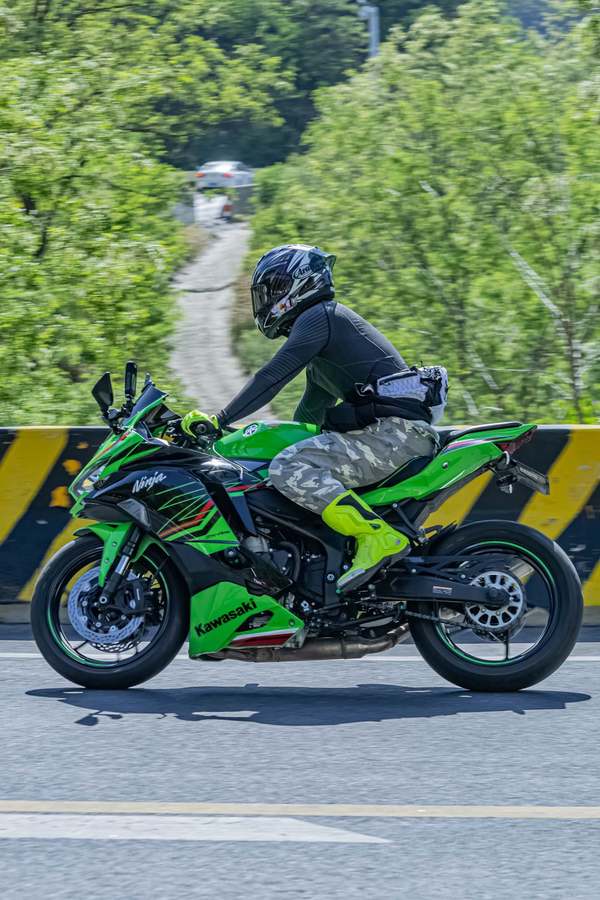 二手川崎ZX-4R