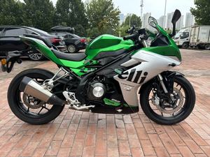 二手贝纳利龙卷风 Tornado 252R