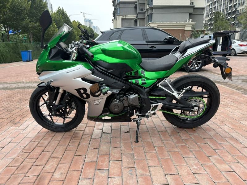 二手贝纳利龙卷风 Tornado 252R