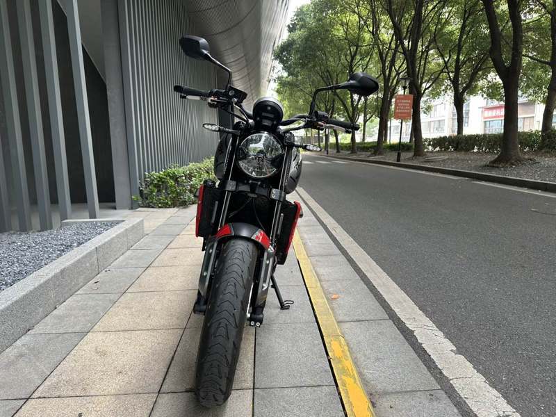二手凯旋Trident 660