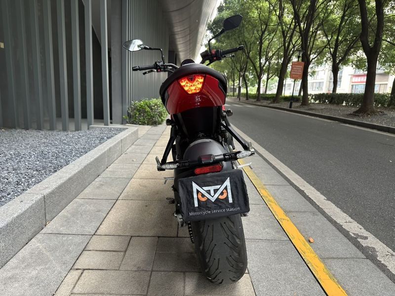 二手凯旋Trident 660