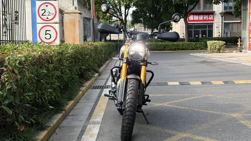 二手凯旋Scrambler 400 X
