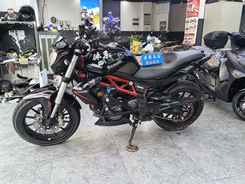 二手贝纳利蓝宝龙 BN302S