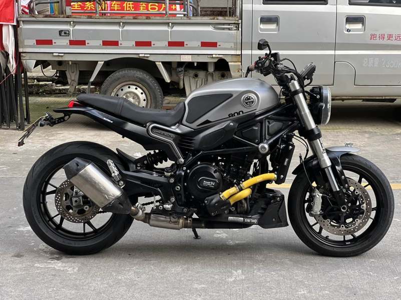 二手贝纳利幼狮 Leoncino 800