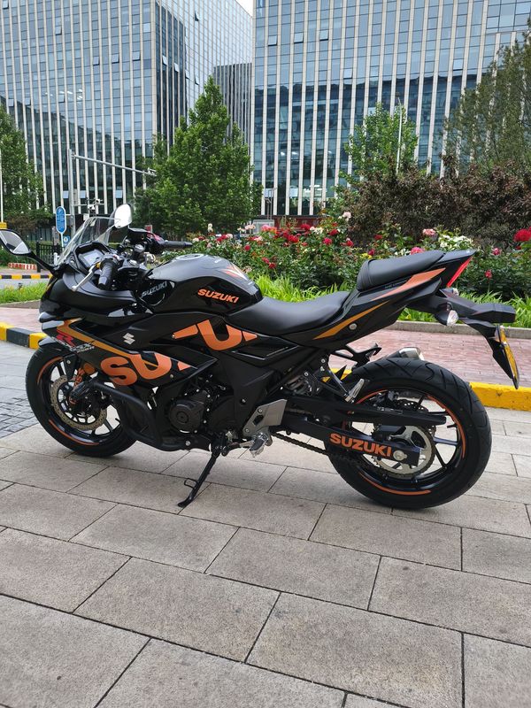二手豪爵铃木GSX250R