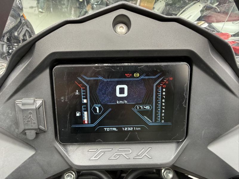 二手贝纳利金鹏 TRK502