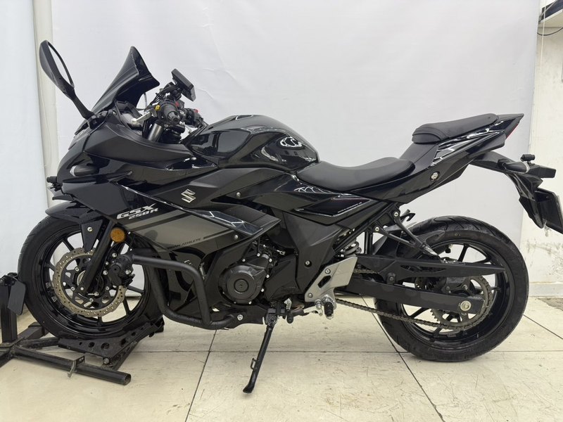 二手豪爵铃木GSX250R