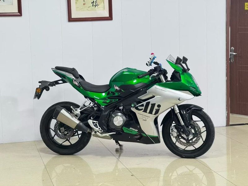 二手贝纳利龙卷风 Tornado 252R
