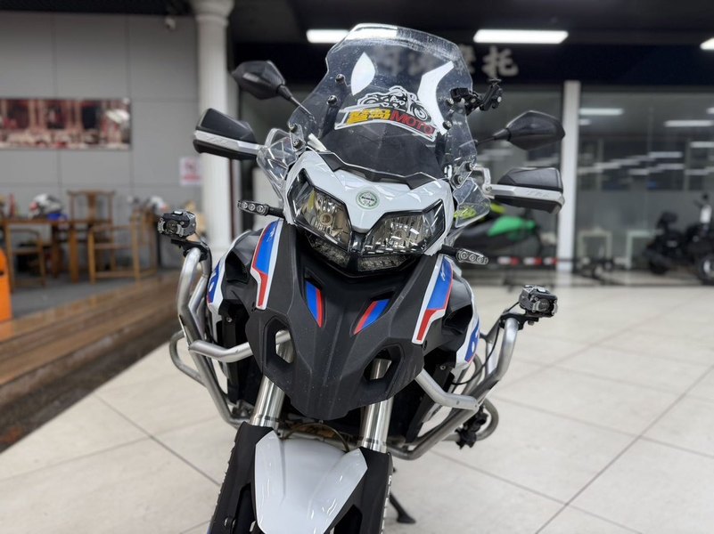 二手贝纳利金鹏 TRK502