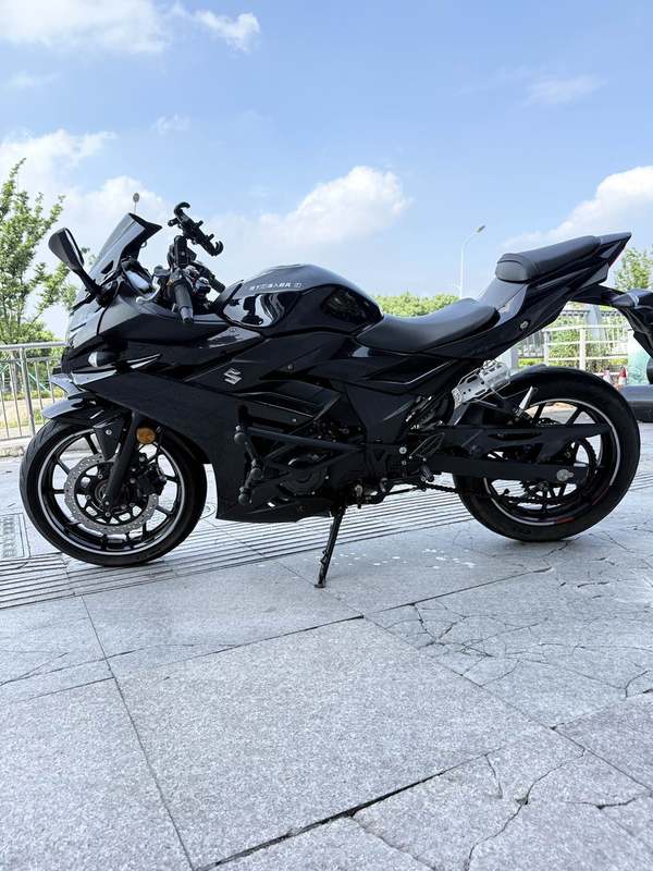 二手豪爵铃木GSX250R