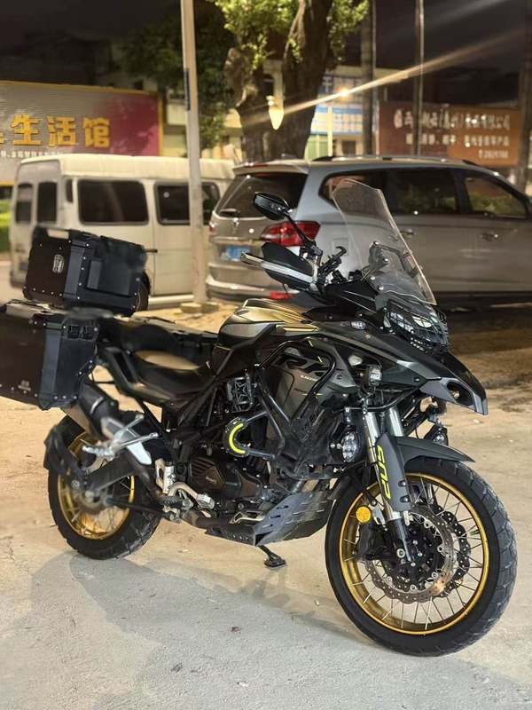 二手贝纳利金鹏 TRK502