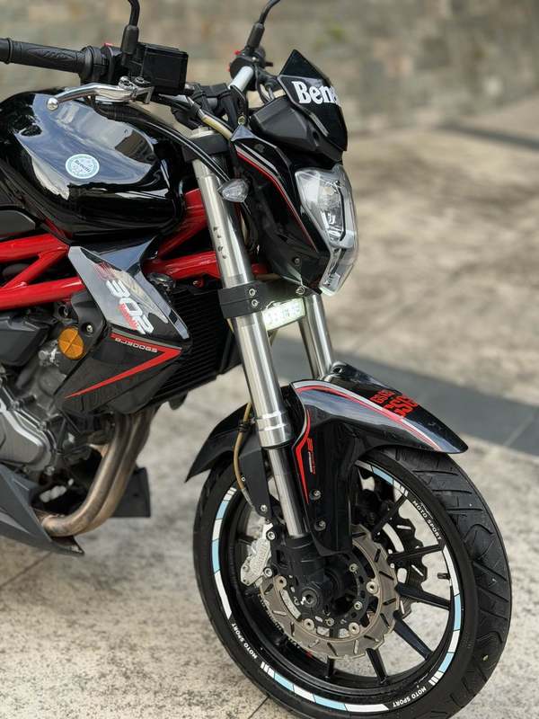 二手贝纳利蓝宝龙 BN302S
