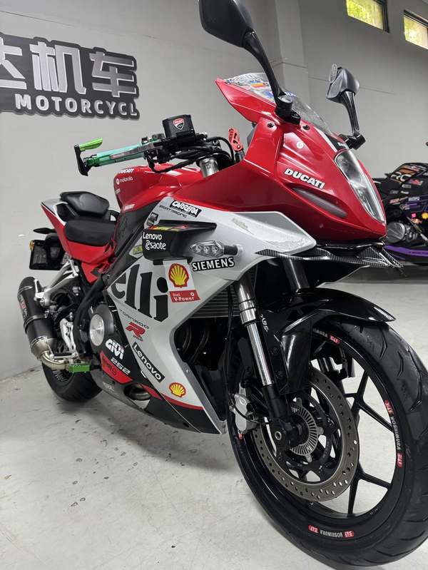 二手贝纳利龙卷风 Tornado 252R