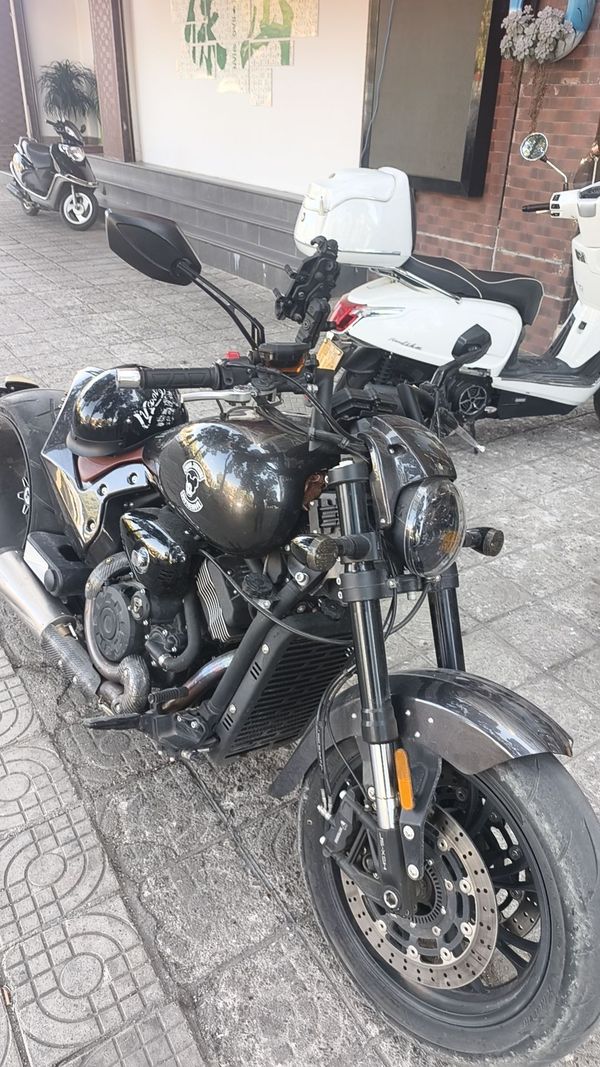 二手香帅金刚狼800S