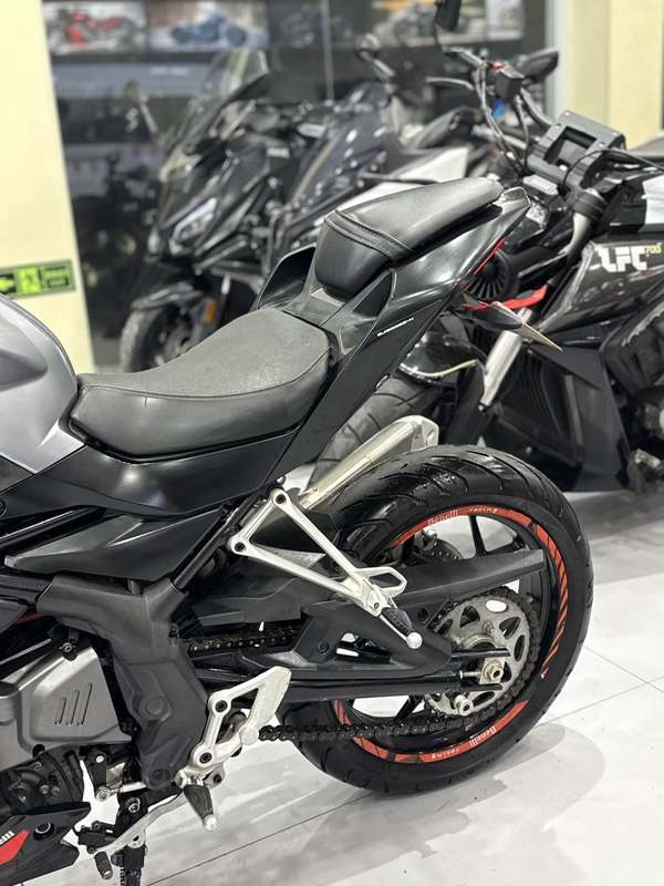 二手贝纳利龙卷风 Tornado 302R