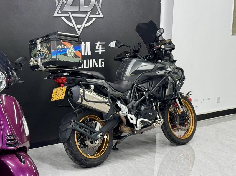 二手贝纳利金鹏 TRK502