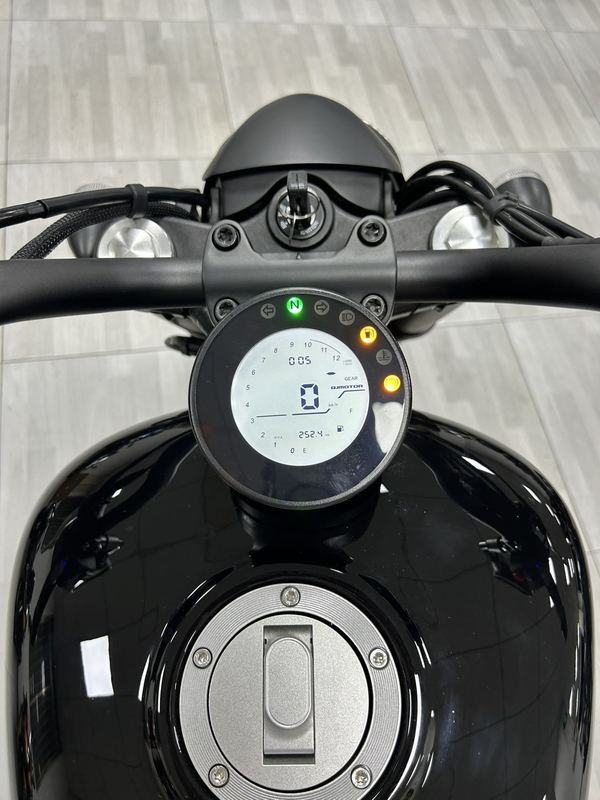 二手QJMOTOR闪300