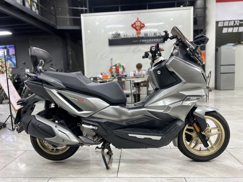 二手三阳哈士奇 Husky ADV300