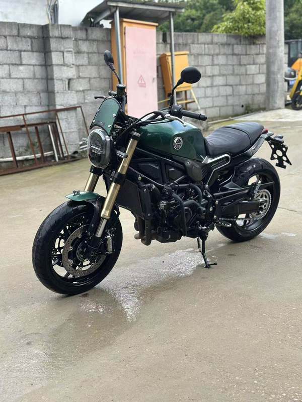 二手贝纳利幼狮 Leoncino 800