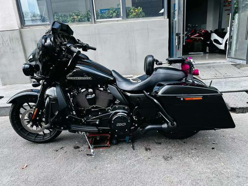 二手哈雷戴维森大道滑翔 Street Glide
