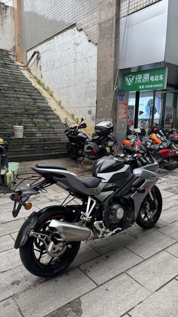 二手贝纳利龙卷风 Tornado 302R