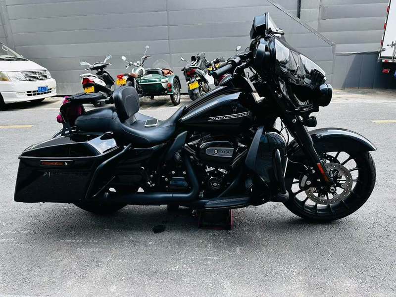 二手哈雷戴维森大道滑翔 Street Glide
