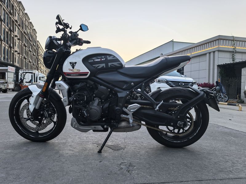 二手凯旋Trident 660