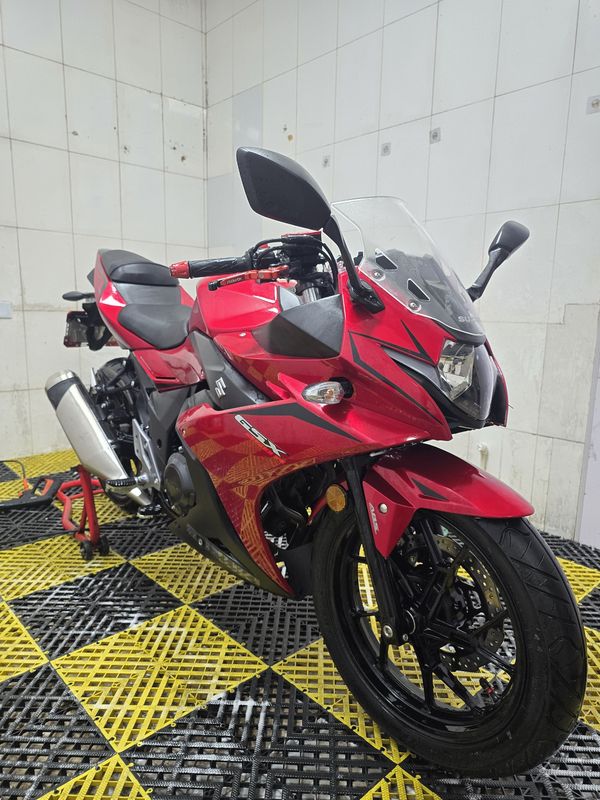 二手豪爵铃木GSX250R