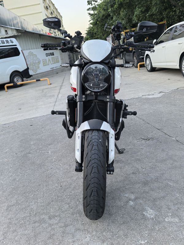 二手凯旋Trident 660