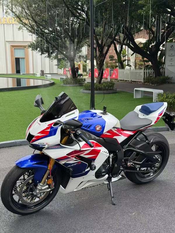 二手本田CBR 1000 RR-R